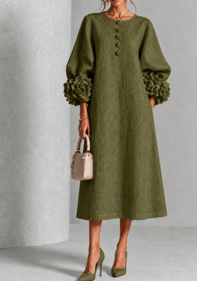 Abito midi abbottonato con stampa floreale e polsini decorati con motivi floreali.