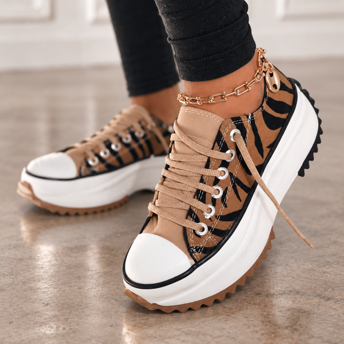 Erika – Scarpe Comfort con Suola Dentellata